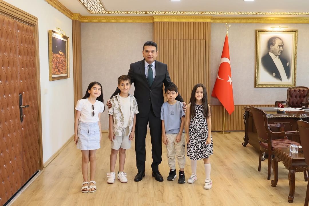 KIYMETLİ ÖĞRENCİLERİMİZ KAYMAKAMIMIZ ABDULLAH ŞAHİN’İ ZİYARET ETTİ