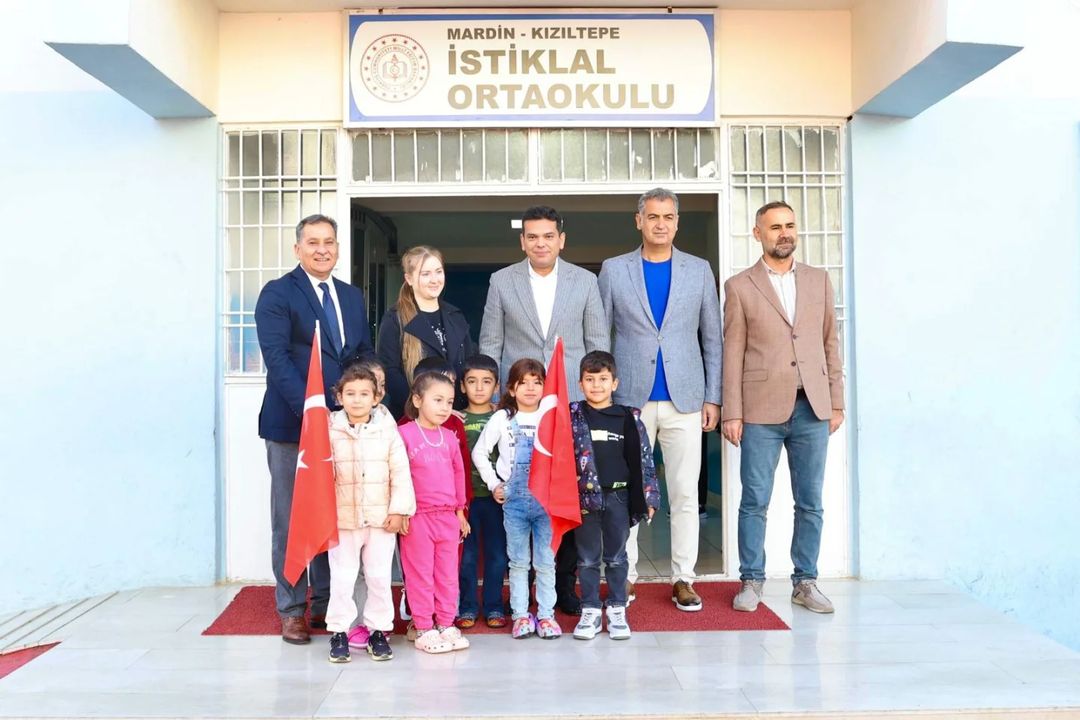 KAYMAKAMIMIZ ABDULLAH ŞAHİN İSTİKLAL ORTAOKULUNU ZİYARET ETTİ