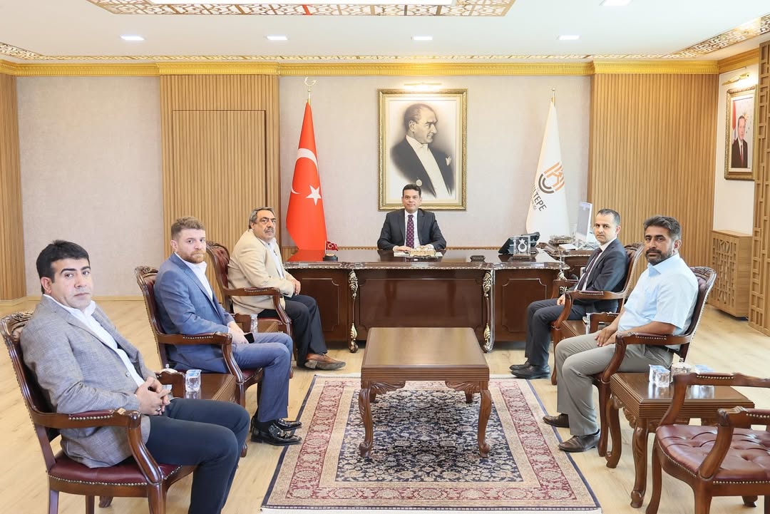 TERÖRLE MÜCADELE VAZİFE KAHRAMANLARI DERNEĞİ KIZILTEPE ŞUBE BAŞKANI ADNAN ÇİFÇİ KAYMAKAMIMIZ ABDULLAH ŞAHİN’İ ZİYARET ETTİ